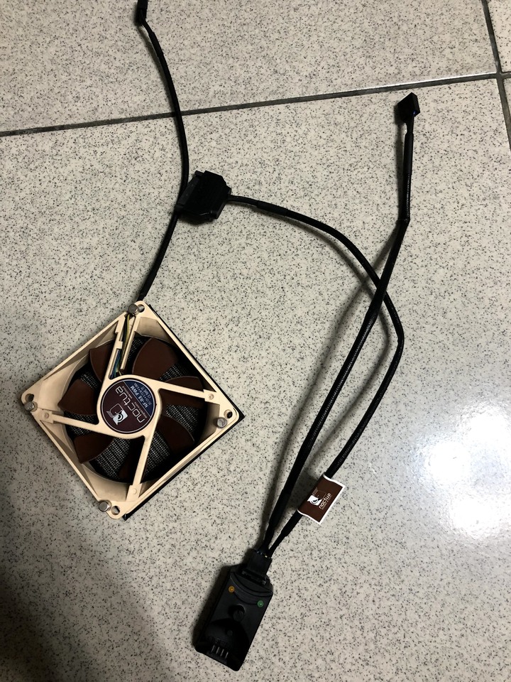 RT-86U，DIY散熱風扇。