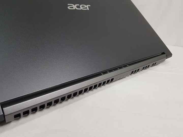 【小宅開箱】acer Aspire 7 A715-74G 披著假皮的猛獸
