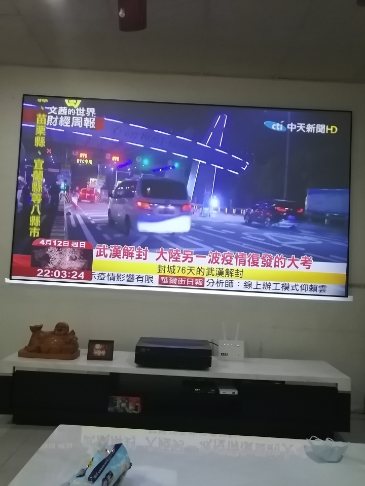 我的家庭影院之路，長虹d6u 跟120吋黑珊硬屏