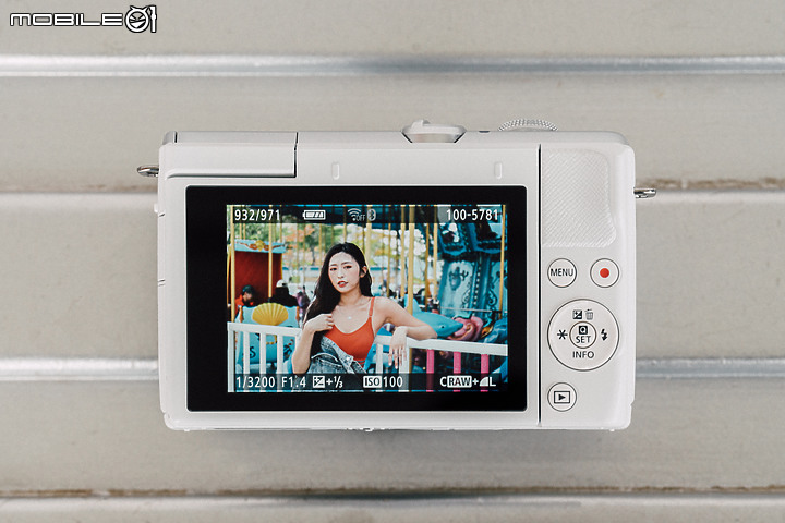 Canon EOS M200 自拍美機|加入眼部 AF 技術‧直式錄影也可以!