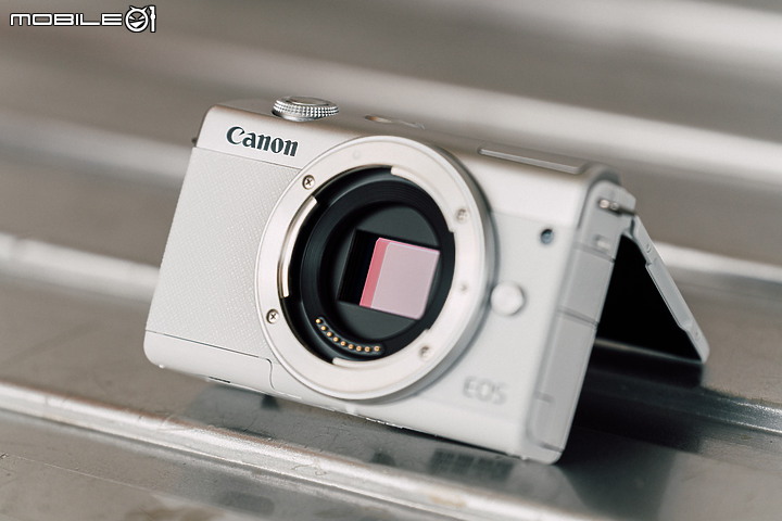 Canon EOS M200 自拍美機|加入眼部 AF 技術‧直式錄影也可以!