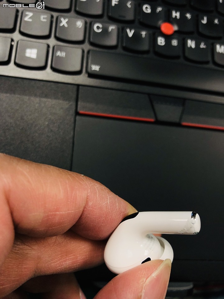 Airpods Pro 右耳底部出現腐蝕情況(今年2月份購入)