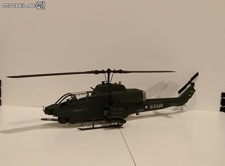 1/72 中華民國陸軍 AH-1W 超級眼鏡蛇