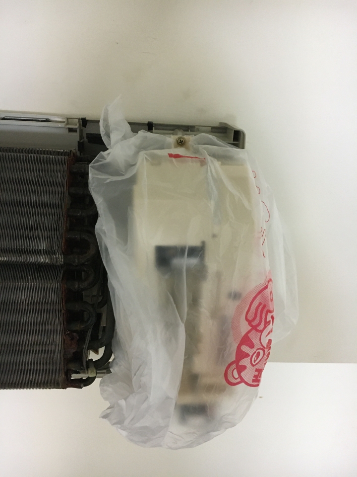 日立13年冷氣 以掛洗方式 DIY 使用高壓沖水機清洗