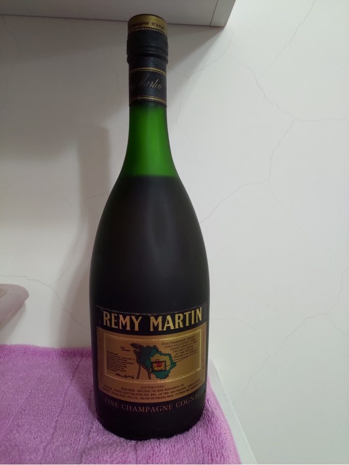 在家裡的廚櫃，找到這兩瓶酒，是否可以喝？