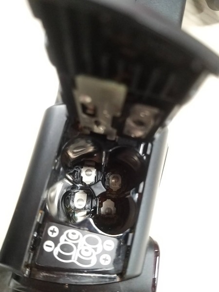 [求助] Panasonic 碳鋅電池漏液 恆隆行令我無言的處理...