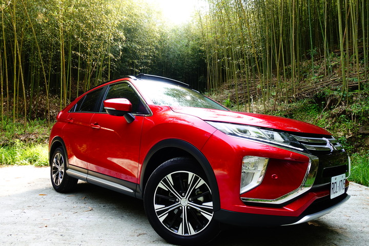 點我看大圖 【感動心得】─=≡Σ((( つ•̀ω•́)つ我與日蝕《ECLIPSE CROSS S-AWC》相見恨晚之上山下海暢遊無阻密境來去自如