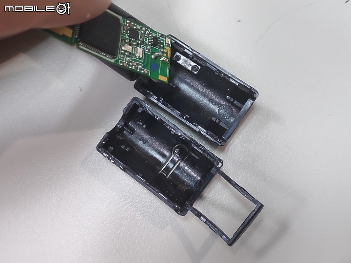 D-LINK 無線網路卡 DWA-127 拆解