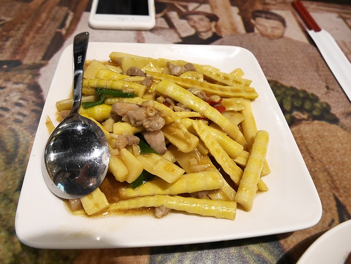 【是食記也是遊記】臺中市 北區 香蕉新樂園 — 營運了30年，即將畢業的臺灣懷舊餐廳