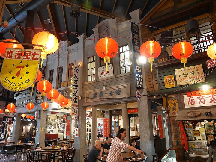 【是食記也是遊記】臺中市 北區 香蕉新樂園 — 營運了30年，即將畢業的臺灣懷舊餐廳