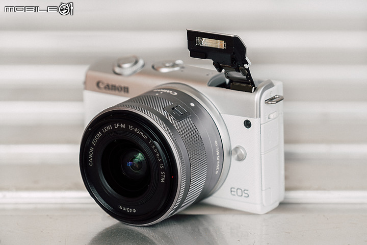 Canon EOS M200 自拍美機｜加入眼部 AF 技術‧直式錄影也可以！