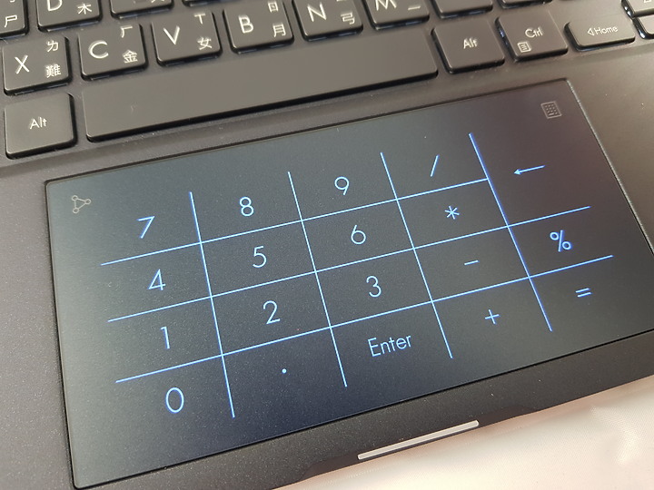 「小亞開箱」ASUS B9450F 極輕．疾快展現商務該有的風格
