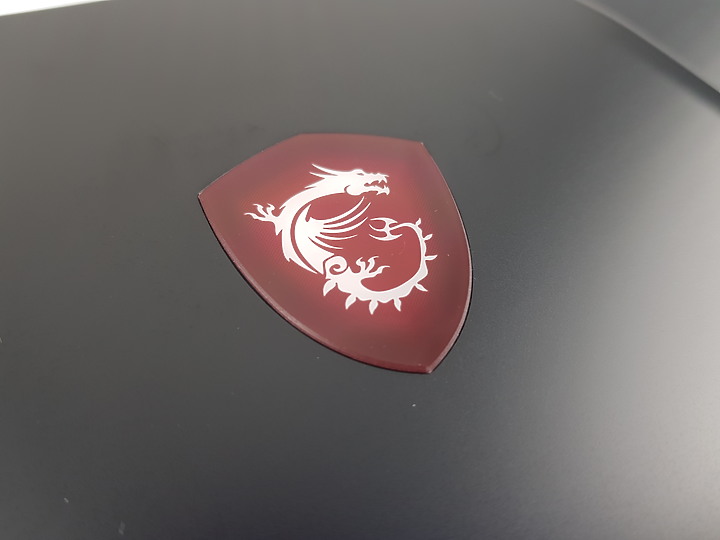 「小亞開箱」MSI GP65 Leopard 9SE 電競筆電，非用我不可