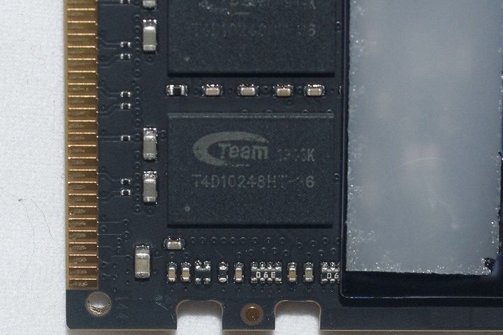 十銓 T-FORCE XTREEM ARGB DDR4 3600 8Gx2 C18 開箱測試 / 濺渡式鏡面、展現獨特 RGB 燈效