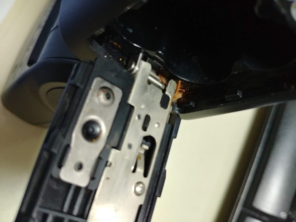 [求助] Panasonic 碳鋅電池漏液 恆隆行令我無言的處理...
