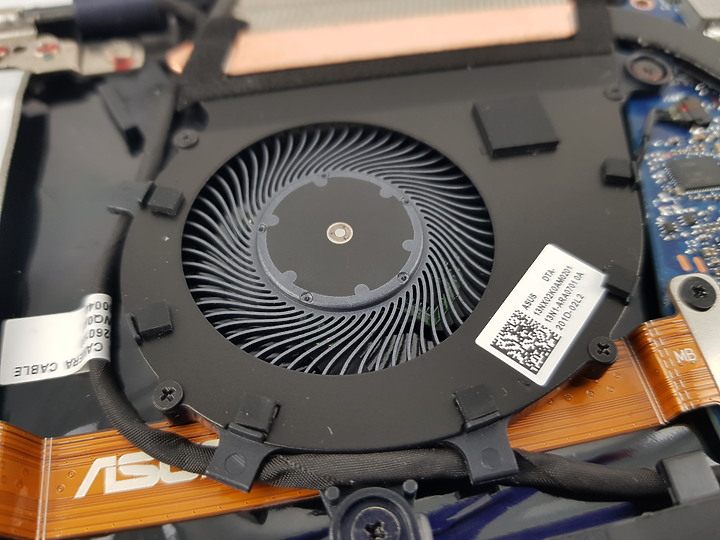 「小亞開箱」ASUS B9450F 極輕．疾快展現商務該有的風格