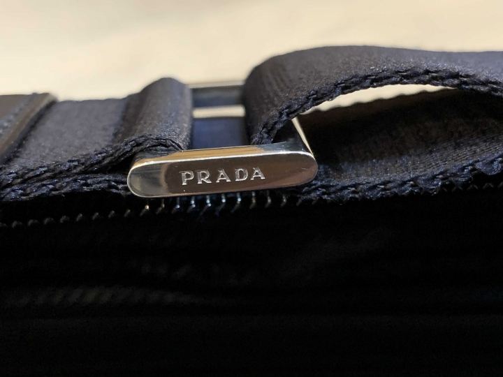 「開箱」背著Prada的古馳雙豹子頭歐爸大叔