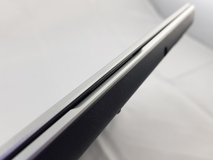 『小亞開箱』dynabook Satellite L40-G 繼承"TOSHIBA"的意志傳承