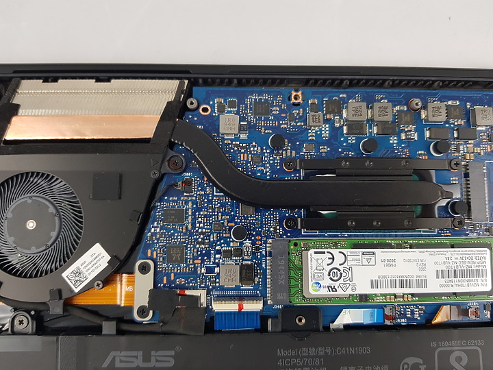 「小亞開箱」ASUS B9450F 極輕．疾快展現商務該有的風格