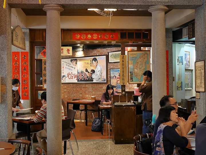 【是食記也是遊記】臺中市 北區 香蕉新樂園 — 營運了30年，即將畢業的臺灣懷舊餐廳