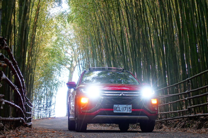 點我看大圖 【感動心得】─=≡Σ((( つ•̀ω•́)つ我與日蝕《ECLIPSE CROSS S-AWC》相見恨晚之上山下海暢遊無阻密境來去自如