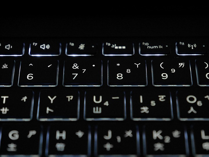 造型吸睛、輕巧便攜、使用順暢 — 商用筆電的最優選 — 《HP EliteBook Dragonfly》體驗心得