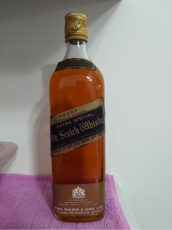 在家裡的廚櫃，找到這兩瓶酒，是否可以喝？