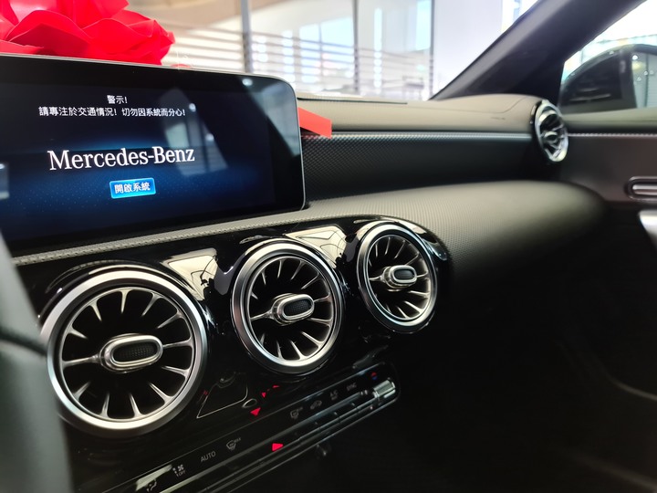 點我看大圖 賓士新車陪同交車記錄 A200 Sedan & CLA200 Shooting Brake