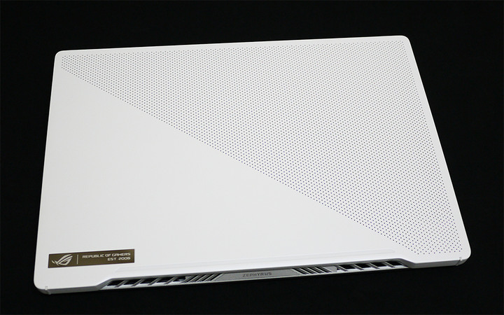 點我看大圖 終於搶到ROG Zephyrus G14 R9 AniMe有燈版!