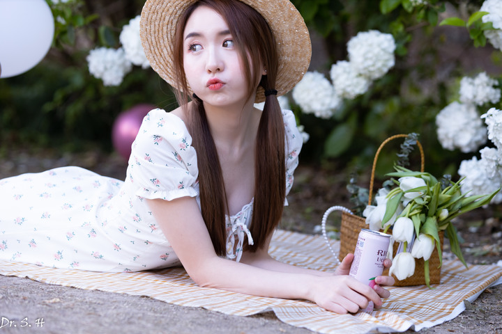 午後野餐, 精緻美女.....有點像林依晨