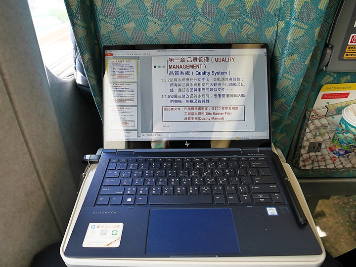 造型吸睛、輕巧便攜、使用順暢 — 商用筆電的最優選 — 《HP EliteBook Dragonfly》體驗心得