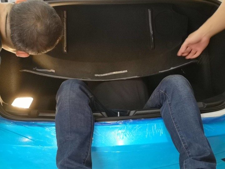 自己下海去參與TESLA model3制震隔音 開箱文