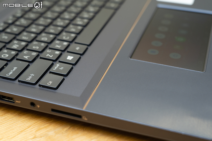 ASUS ProArt StudioBook Pro X W730 測試 隨行的創意工作站！