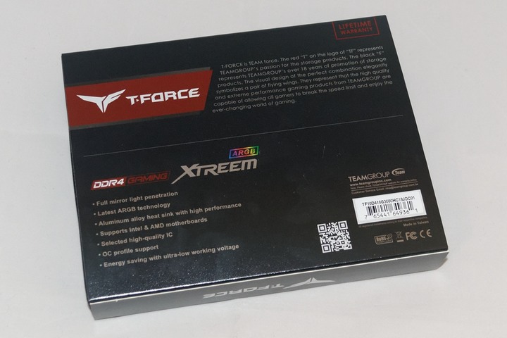 十銓 T-FORCE XTREEM ARGB DDR4 3600 8Gx2 C18 開箱測試 / 濺渡式鏡面、展現獨特 RGB 燈效