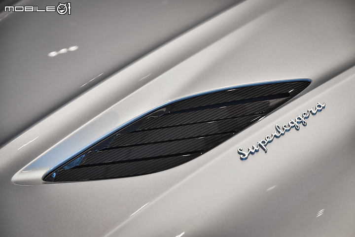 【採訪】敞篷的浪漫,Aston Martin DBS Superleggera Volante/DBS Inspired by DBR1抵台現身!