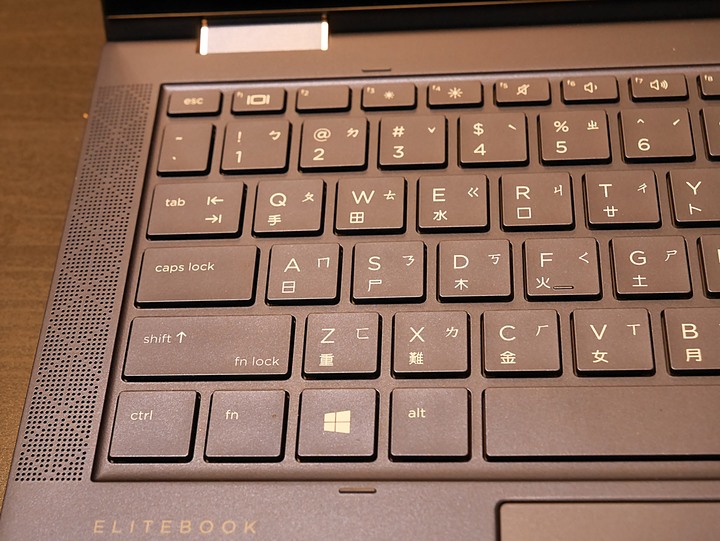 造型吸睛、輕巧便攜、使用順暢 — 商用筆電的最優選 — 《HP EliteBook Dragonfly》體驗心得