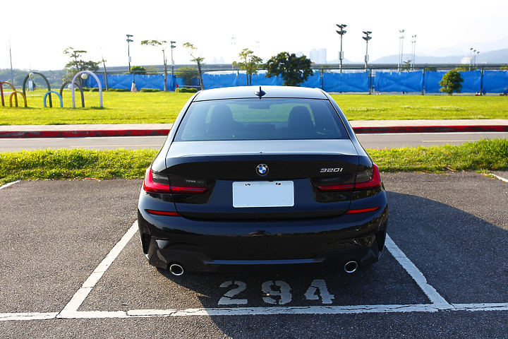 科技讓帥氣操控更完善-BMW G20 320i 滿千公里心得