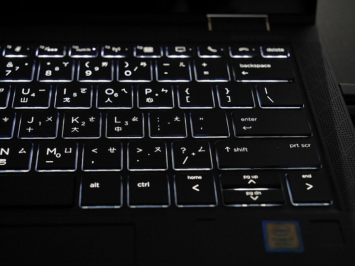造型吸睛、輕巧便攜、使用順暢 — 商用筆電的最優選 — 《HP EliteBook Dragonfly》體驗心得