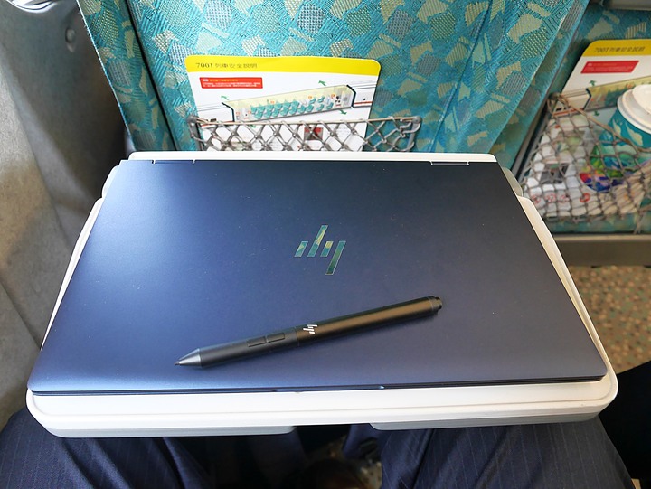 造型吸睛、輕巧便攜、使用順暢 — 商用筆電的最優選 — 《HP EliteBook Dragonfly》體驗心得