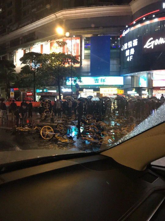 外國勢力滲透廣洲，暴徒堵路示威