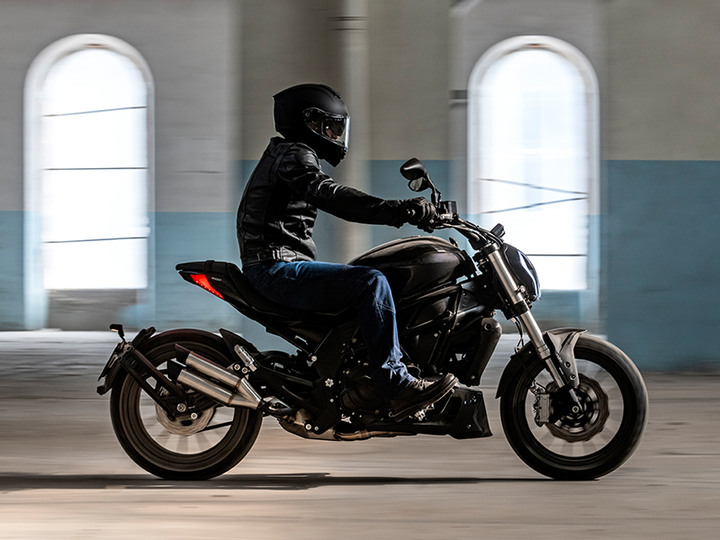 有人摸過Benelli 502C 這台義大利皮中國骨的車嗎?評價如何?