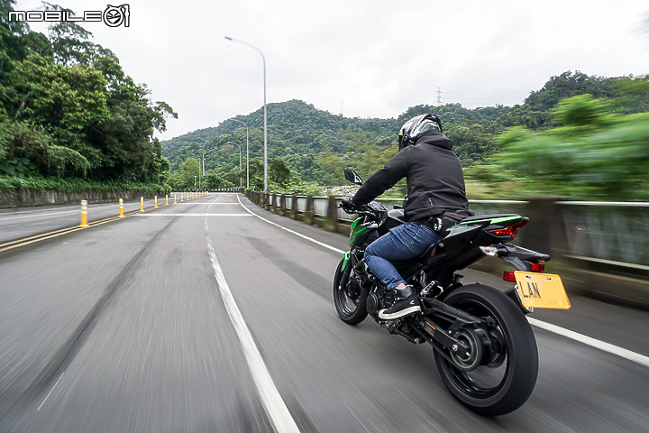 Kawasaki Z400 試駕 從低轉就讓人驚豔