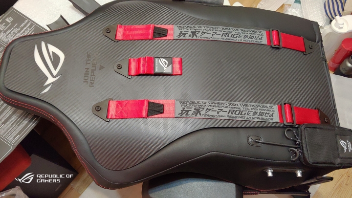 【ROG Chariot RGB SL300C】RGB電競椅（簡單開箱）