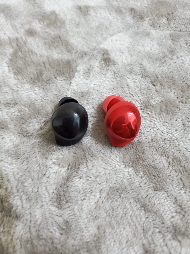 飄洋過海的Galaxy Buds Plus 紅色開箱