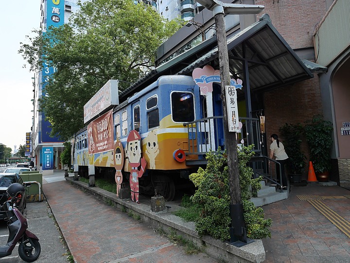 【是食記也是遊記】臺中市 北區 香蕉新樂園 — 營運了30年,即將畢業的臺灣懷舊餐廳