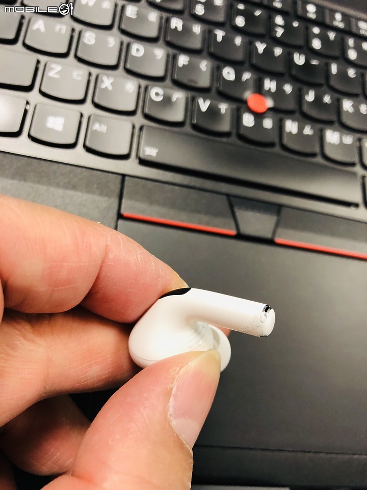 Airpods Pro 右耳底部出現腐蝕情況(今年2月份購入)