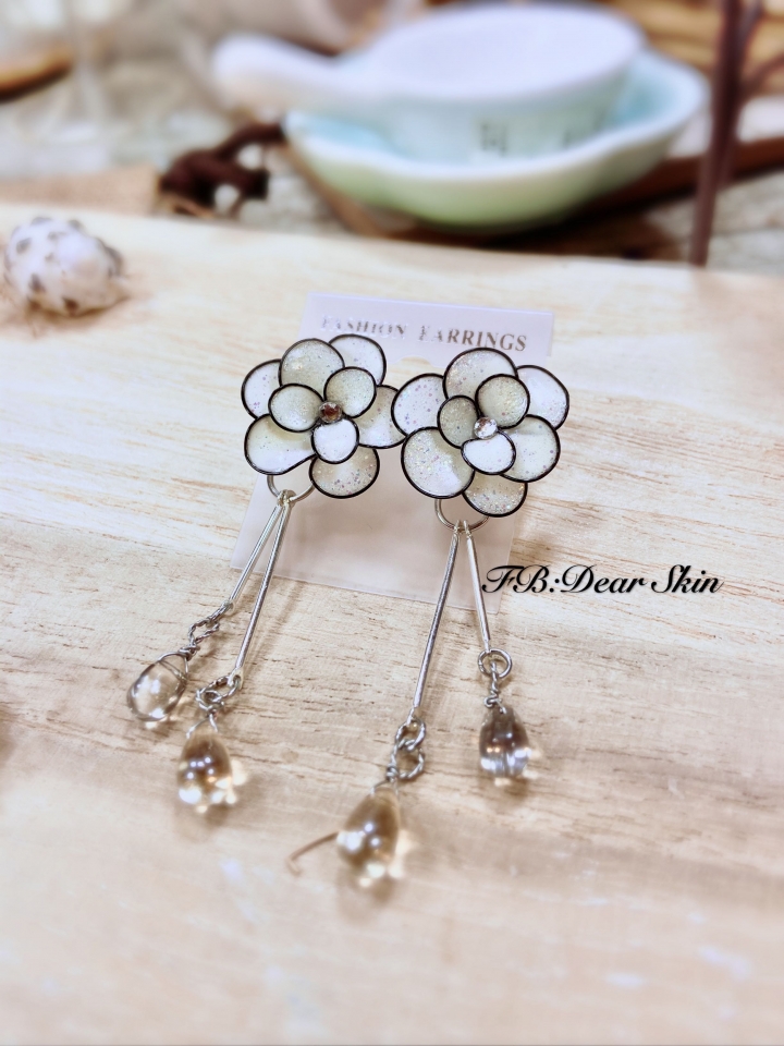 昨天課堂完成的作品。水晶花飾品❤️