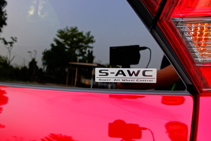 點我看大圖 【感動心得】─=≡Σ((( つ•̀ω•́)つ我與日蝕《ECLIPSE CROSS S-AWC》相見恨晚之上山下海暢遊無阻密境來去自如