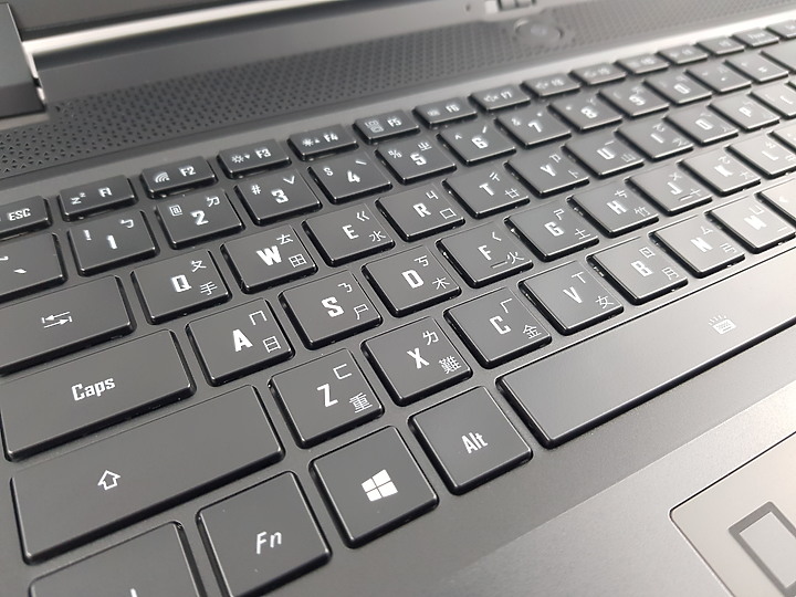點我看大圖 【小宅開箱】【評測】技嘉GIGABYTE AERO 17 XB 第十代 全新跨界筆電 顛覆你的想像