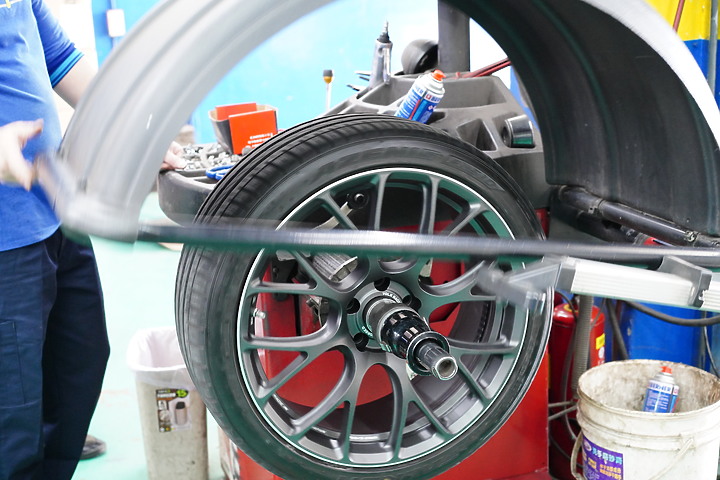 點我看大圖 【開箱】 RAYS G16 MK色 鍛造鋁圈 FOR W205 C300